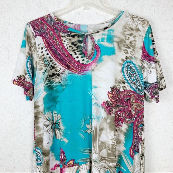 Boutique style Leopard paisley floral sharkbite top - Picture 5 of 8